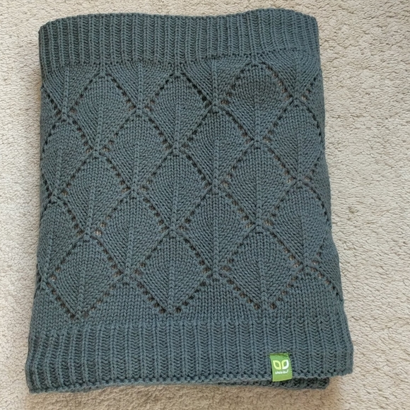 This is j infinity scarf - Picture 5 of 5